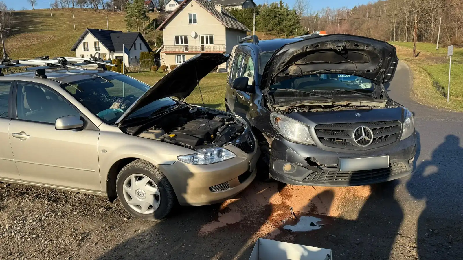 Zderzenie dwóch samochodów w Bobowej. Jedna osoba poszkodowana
