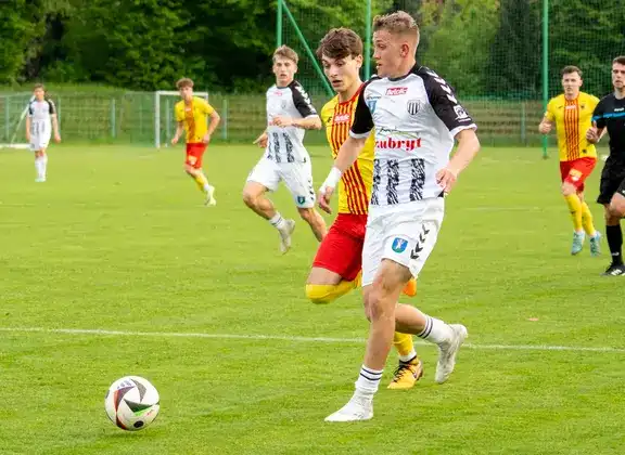 Strzał na wagę remisu. Sandecja dzieli się punktami z Koroną II Kielce