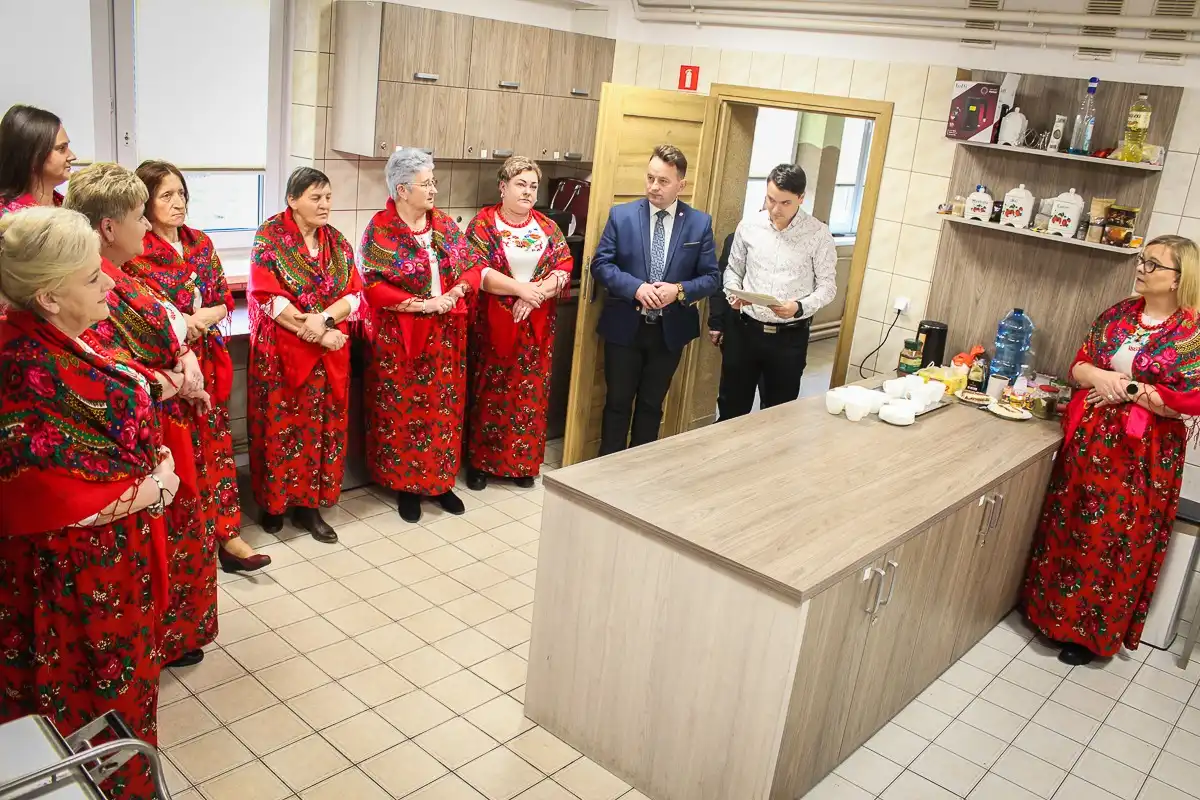 Dom Ludowy w Stróżnej doposażony. Komfort i funkcjonalność dla mieszkańców