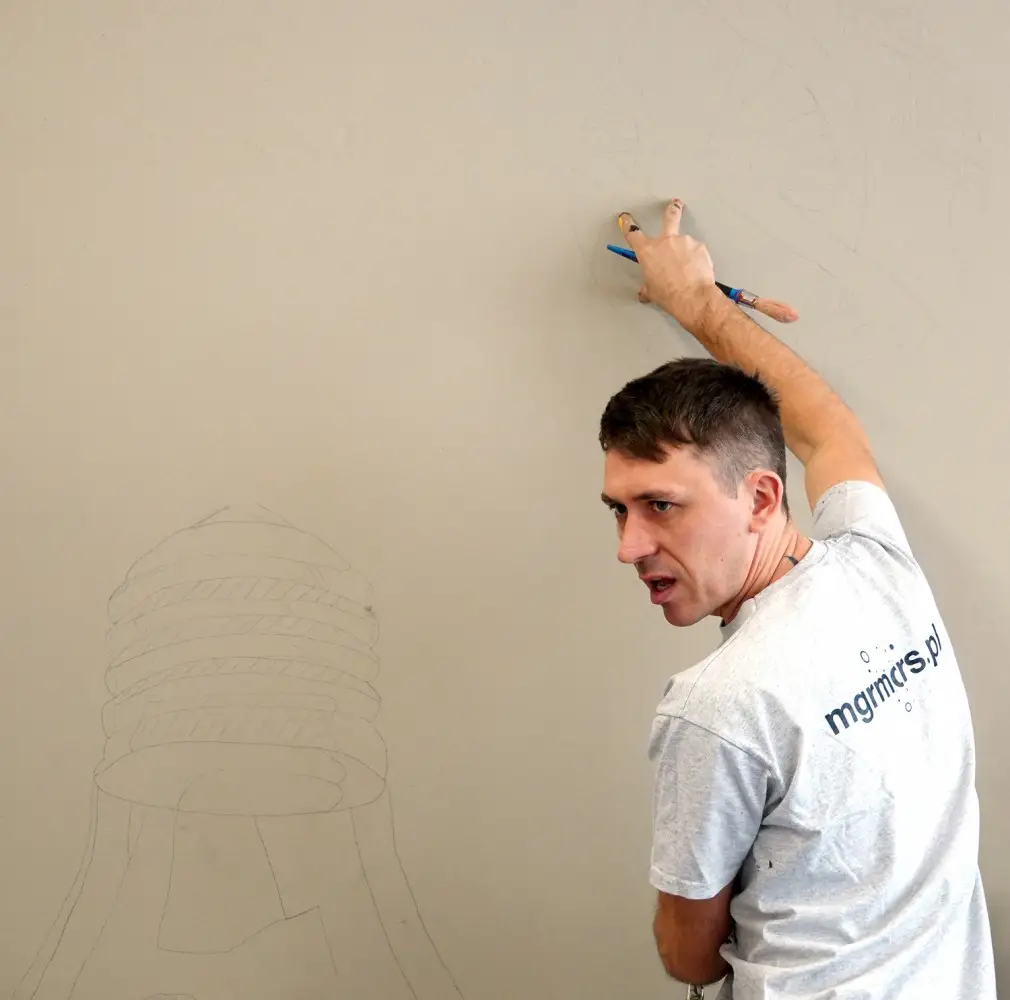 W sali biologicznej starosądeckiego LO powstaje mural. Malują go uczniowie pod okiem Mgr Morsa