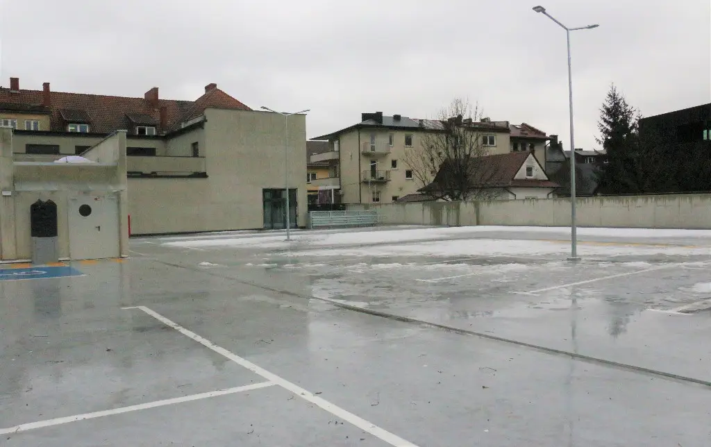 Limanowa: Kończy się budowa wielopoziomowego parkingu przy ul. Ks. Łazarskiego