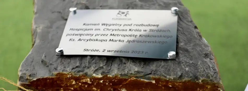 W Stróżach odbyła się uroczystość poświęcenia i wmurowania kamienia węgielnego pod rozbudowę Hospicjum