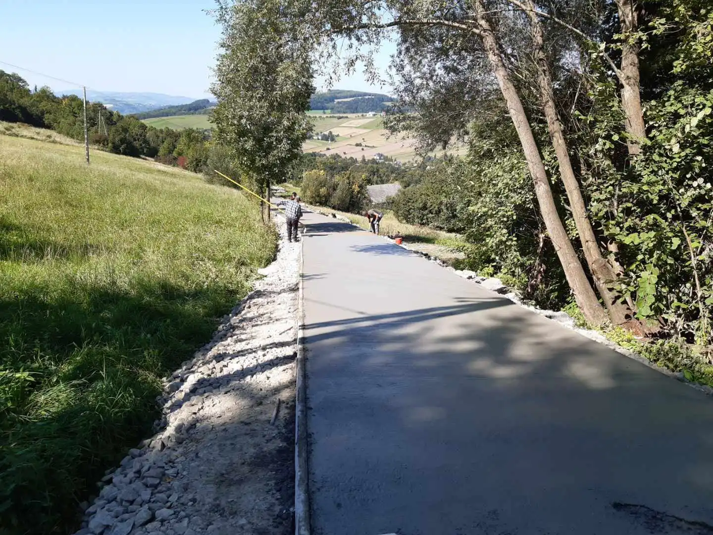 W Gminie Korzenna powstaje ponad 1,4 km nowych dróg. Niedługo zostaną oddane do użytku
