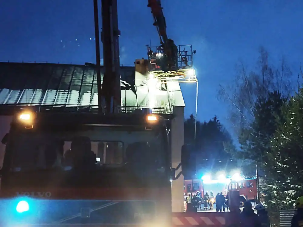 Pożar budynku w Cieniawie. Na parterze znajdował się warsztat samochodowy