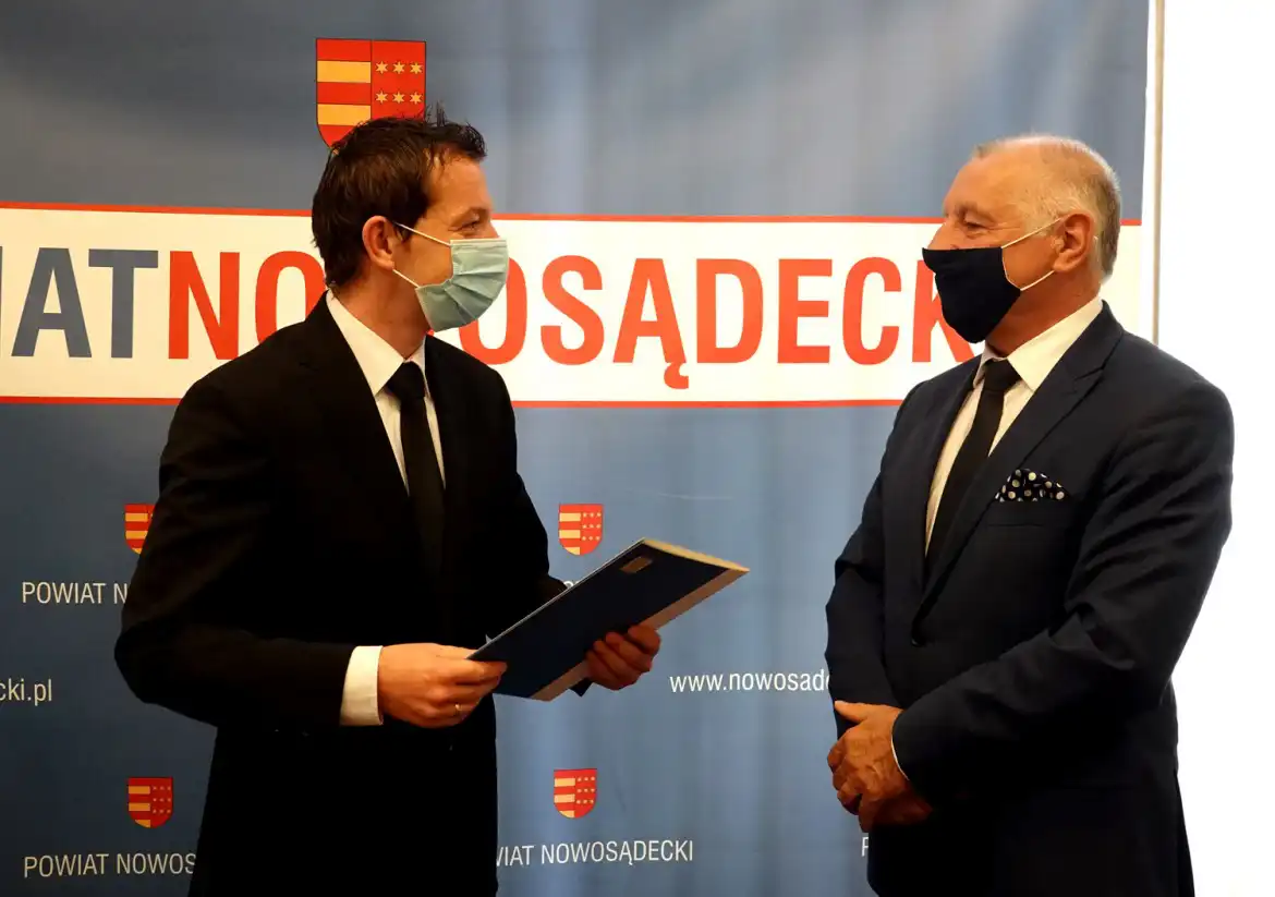 Nowi dyrektorzy szkół prowadzonych przez powiat nowosądecki