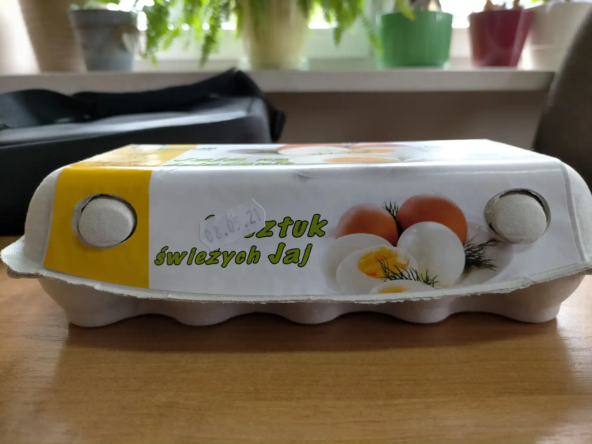 GIS ostrzega przed salmonellą na powierzchni skorupek jaj
