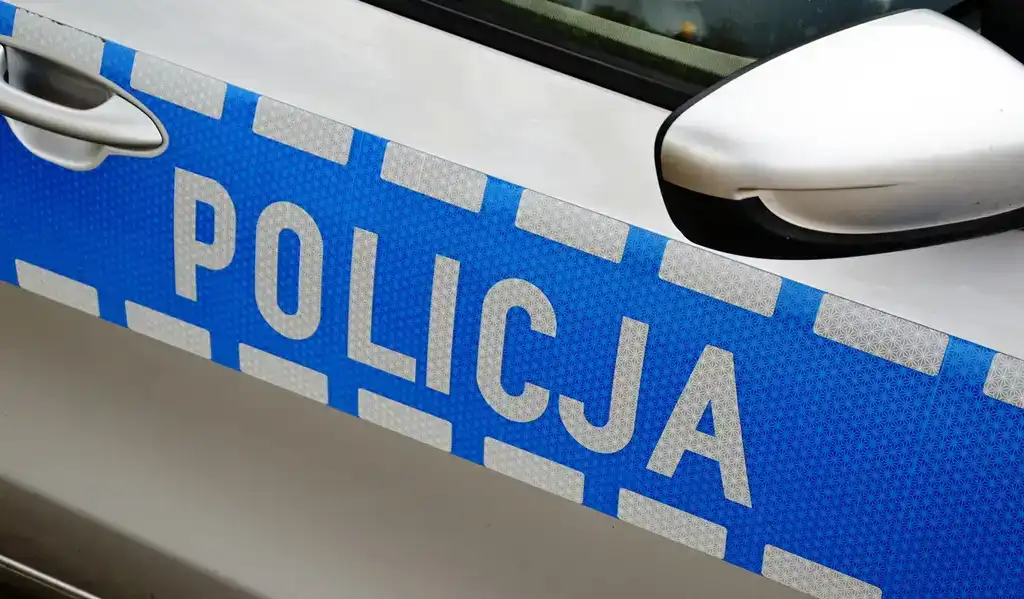 Zostawił 82-latka w przewróconym Jeepie na mrozie a sam uciekł. Teraz grożą mu poważne zarzuty