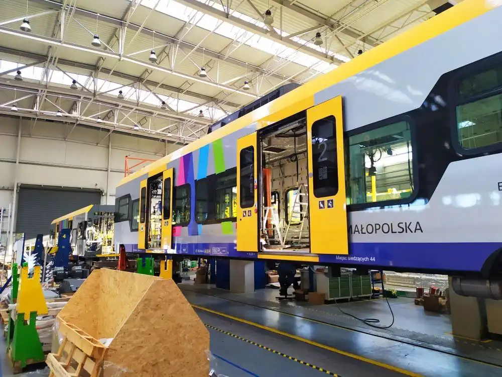 Na przełomie 2021 i 2022 roku kolejne impulsy sądeckiego Newagu trafią na małopolskie tory