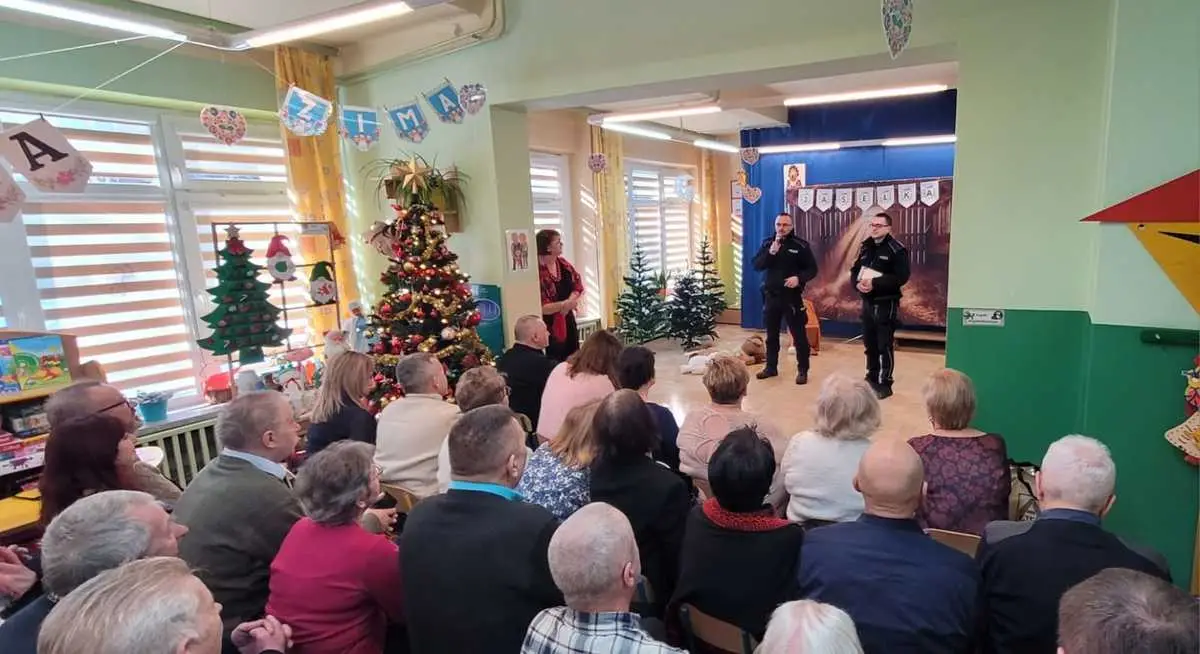 Gorliccy policjanci ostrzegają seniorów przed oszustami