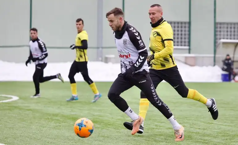 W sobotnim meczu towarzyskim z Wieczystą Kraków zespół Sandecji remisuje 1:1