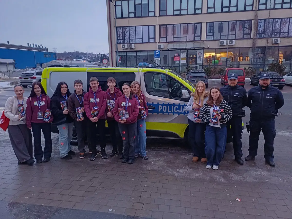 Odblaski, porady i bezpieczeństwo. Gorlicka policja na finale Wielkiej Orkiestry Świątecznej Pomocy