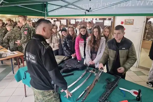 Funkcjonariusze KaOSG promowali formację w Nawojowej