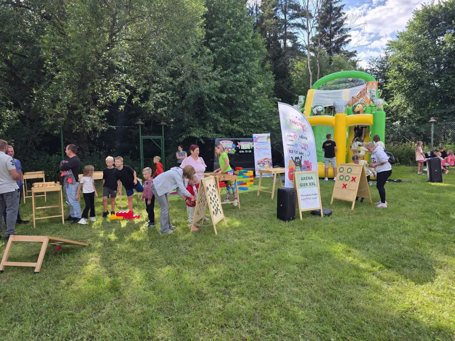 Rodzinny piknik w Krzyżówce przyciągnął mieszkańców. Nie zabrakło atrakcji dla najmłodszych