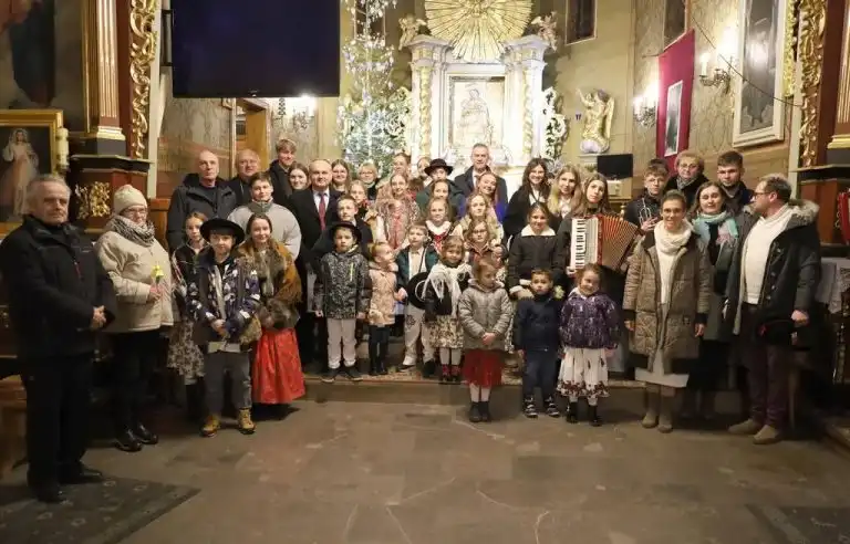 Parafialny Przegląd Kolęd i Pastorałek w Pisarzowej. Świętowanie tradycji i talentów