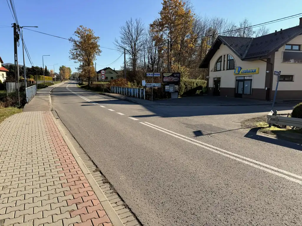 Nowe przejście dla pieszych i oświetlenie w Małej Porębie. Poprawa bezpieczeństwa na ulicy Stadnickich