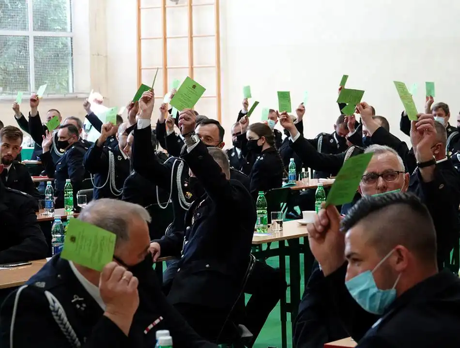 Strażacy z terenu miasta i gminy Grybów z promesą na zakup sprzętu