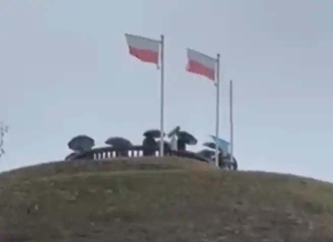 Zawiadomienie Policji o usunięciu flagi Ukrainy z Kopca Kościuszki