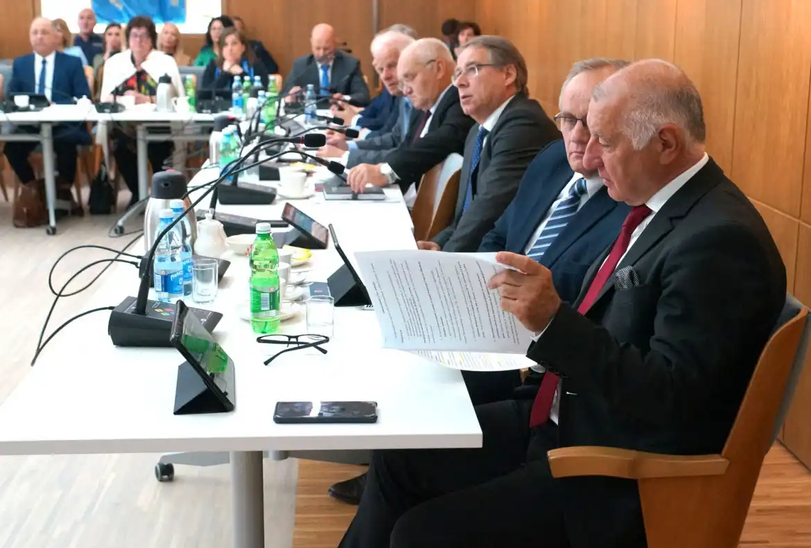 O inwestycjach na drogach i w oświacie podczas Sesji RPN