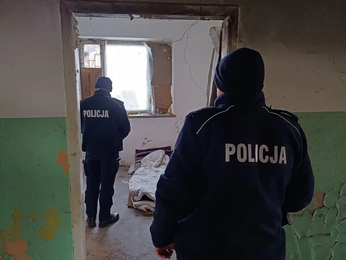 Bezpieczeństwo w zimie. Działania gorlickiej policji na rzecz osób potrzebujących