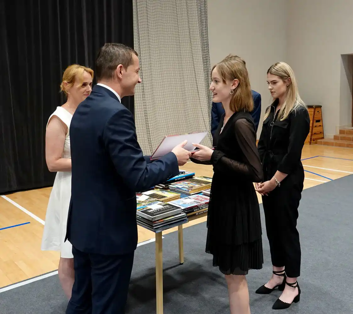 W szkołach powiatowych odbyło się uroczyste zakończenie roku szkolnego