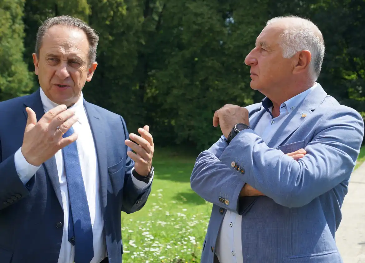 Trwa budowa Powiatowego Centrum Sportu w Marcinkowicach. Wiceminister Sportu i Turystyki - "Rozmach tej inwestycji jest imponujący"
