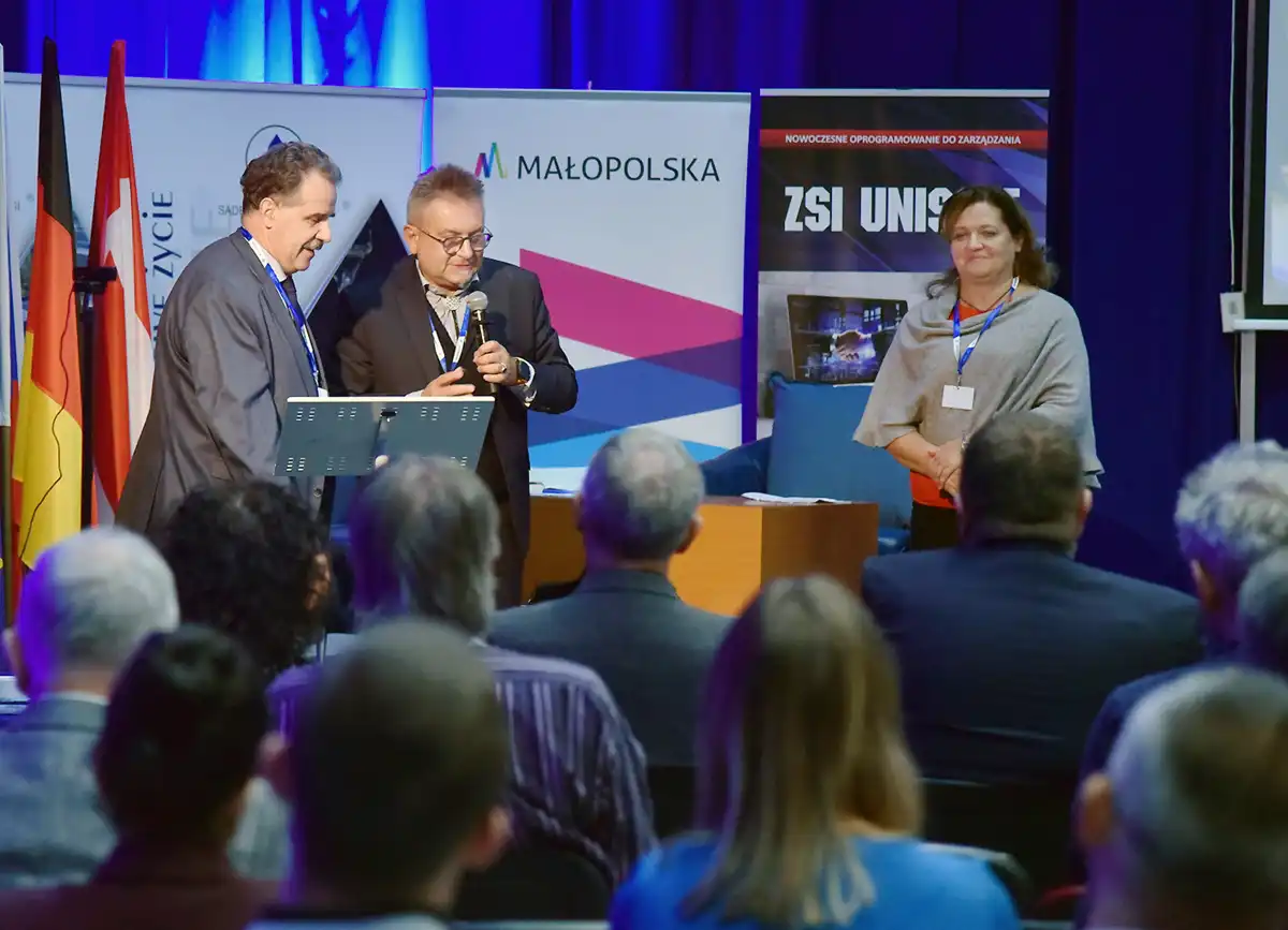 Znani ludzie świata nauki i biznesu na konferencji w Rytrze