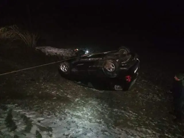 Wypadek na DK28 w Rabie Niżnej. Dachowała osobówka