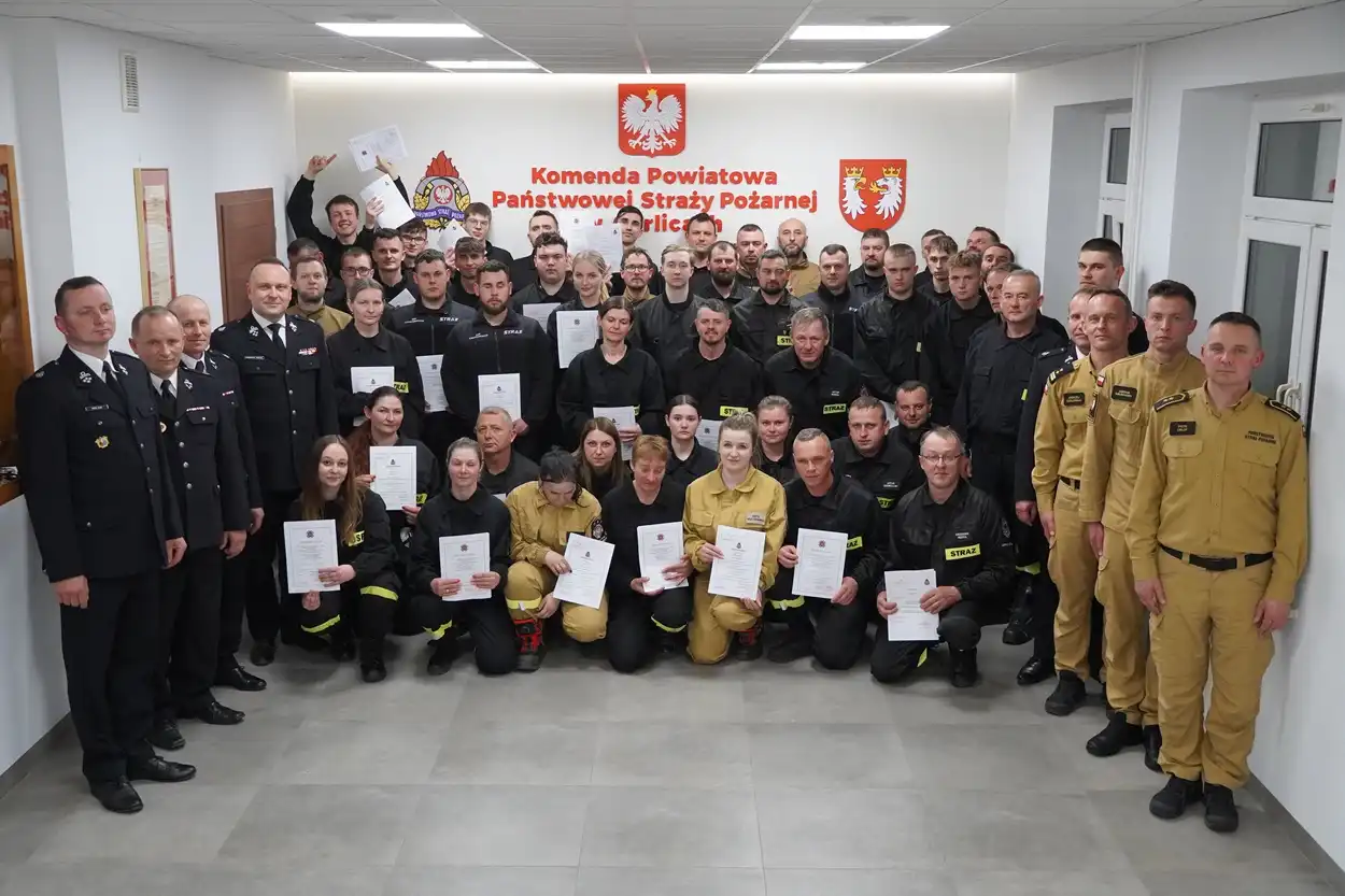 Nowi strażacy ratownicy gotowi do służby. Uroczyste zakończenie szkolenia OSP w Gorlicach