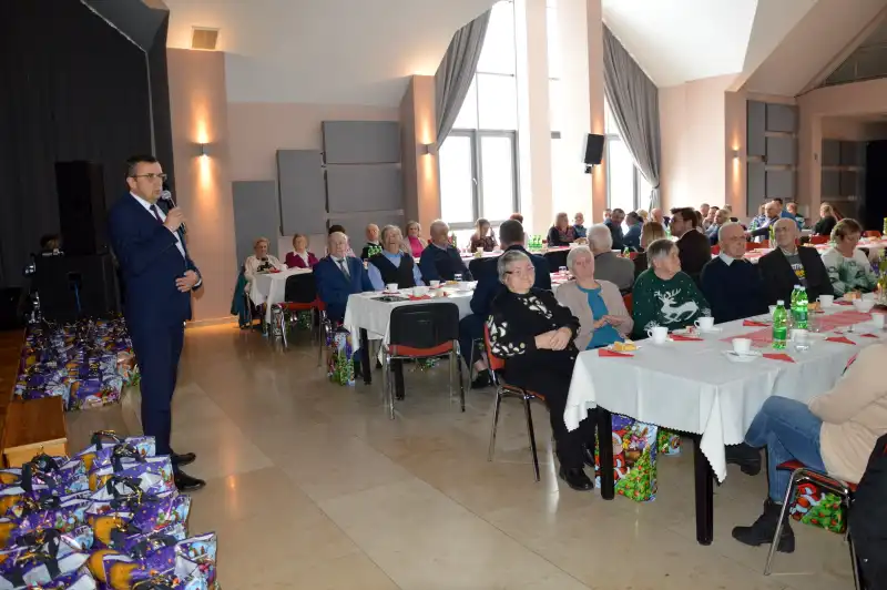 Seniorzy świętowali w Łososinie Dolnej. Dzień pełen uśmiechu i wspomnień
