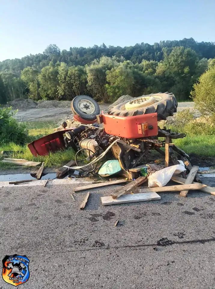 Wypadek w Jazowsku. Ranny traktorzysta trafił do szpitala