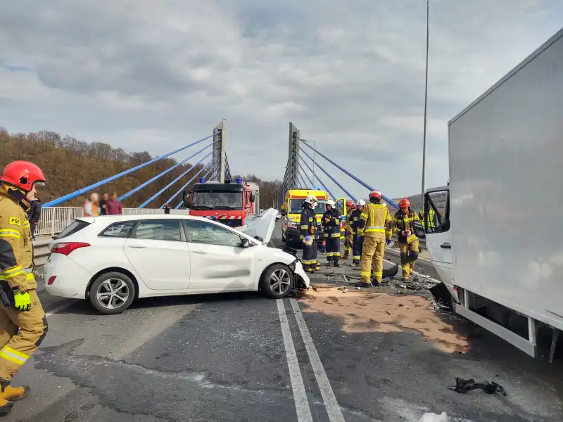 Wypadek w Kurowie. Jedna osoba trafiła do szpitala