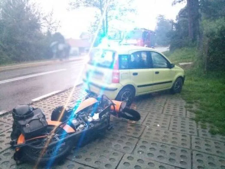 Zderzenie samochodu osobowego i motocykla w Gródku nad Dunajcem 