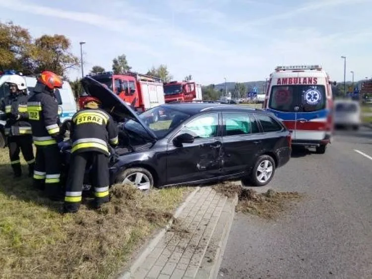 Zderzenie dwóch pojazdów na ul. Królowej Jadwigi w Nowym Sączu 