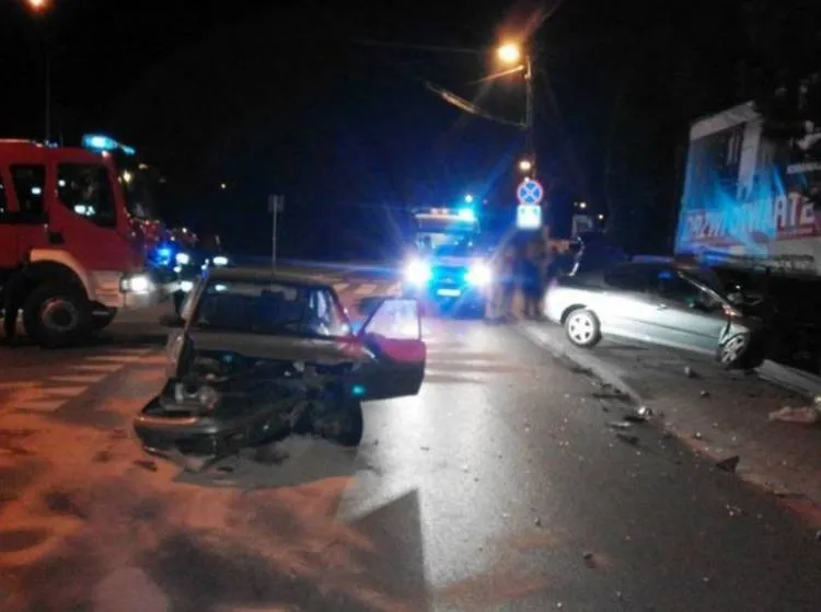 Zderzenie dwóch samochodów osobowych na ul. Radzieckiej w Nowym Sączu 