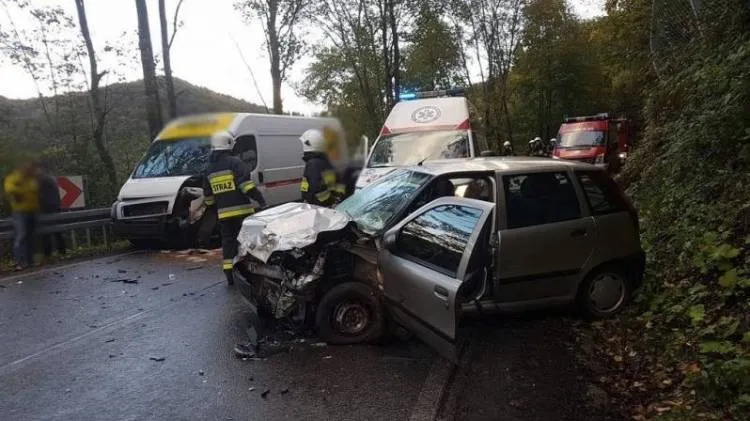 Zderzenie dwóch samochodów w miejscowości Żegiestów 