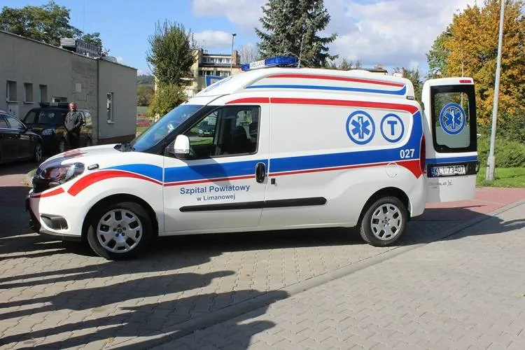 Szpital Powiatowy w Limanowej wzbogacił się o dwie karetki