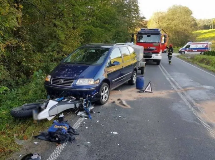 Zderzenie samochodu osobowego i motocykla w miejscowości Naściszowa