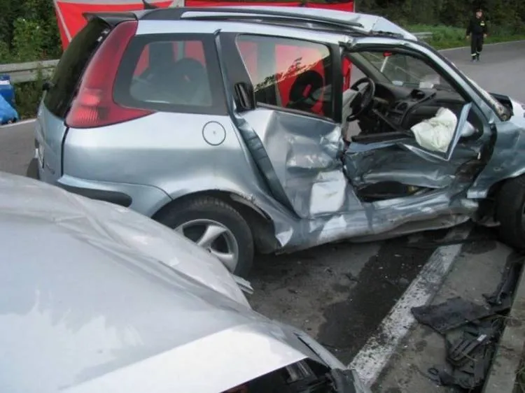Wypadek w Rożnowie. Jedna osoba nie żyje.