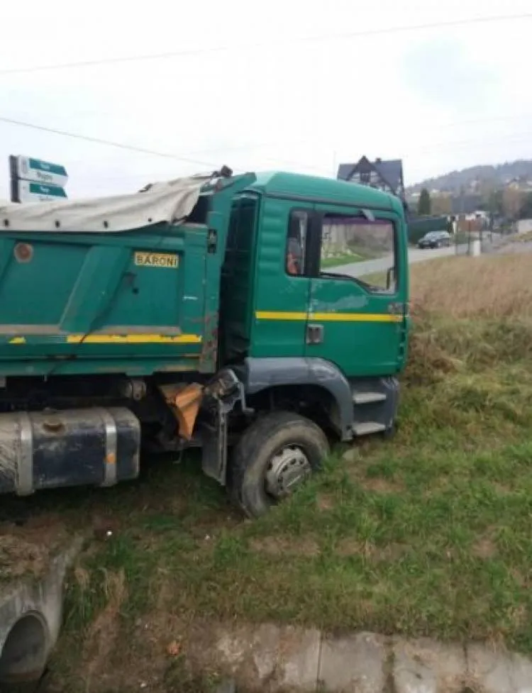 Zderzenie dwóch ciężarówek w Paszynie