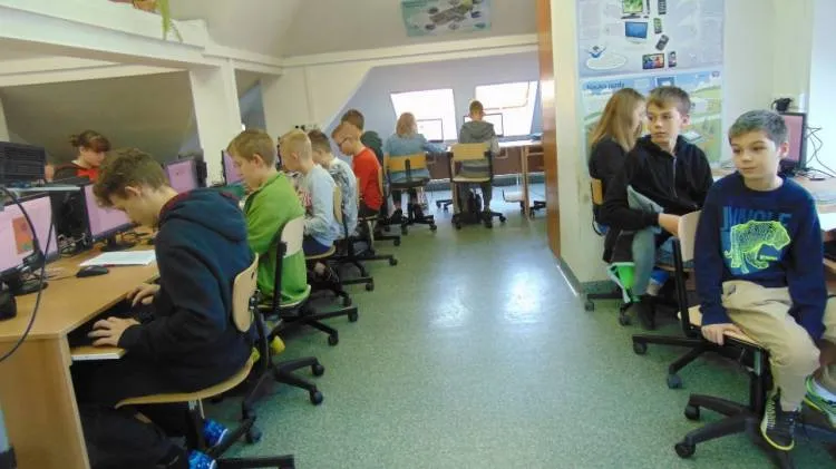 Pracownia komputerowa na piątkę – modernizacja w gminie Chełmiec nabiera tempa!