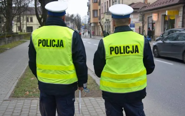 Więcej patroli Policji na drogach w ramach "Akcji znicz" 