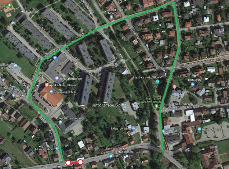 Ul. Piłsudskiego w Starym Sączu zamknięta