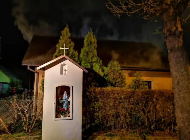 Przez pożar poddasza mógł się spalić cały dom