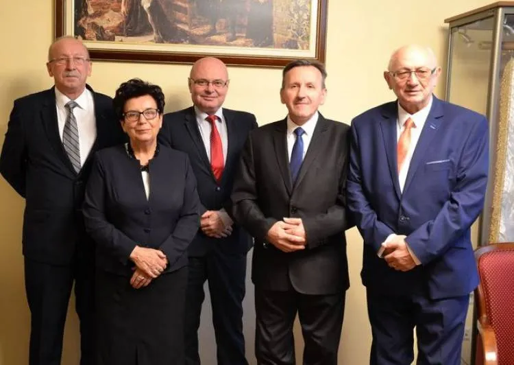 Radni z Nowego Sącza podziękowali prezydentowi