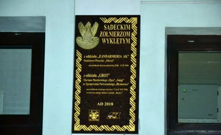 W Nowym Sączu odsłonięto tablicę upamiętniającą Żołnierzy Wyklętych