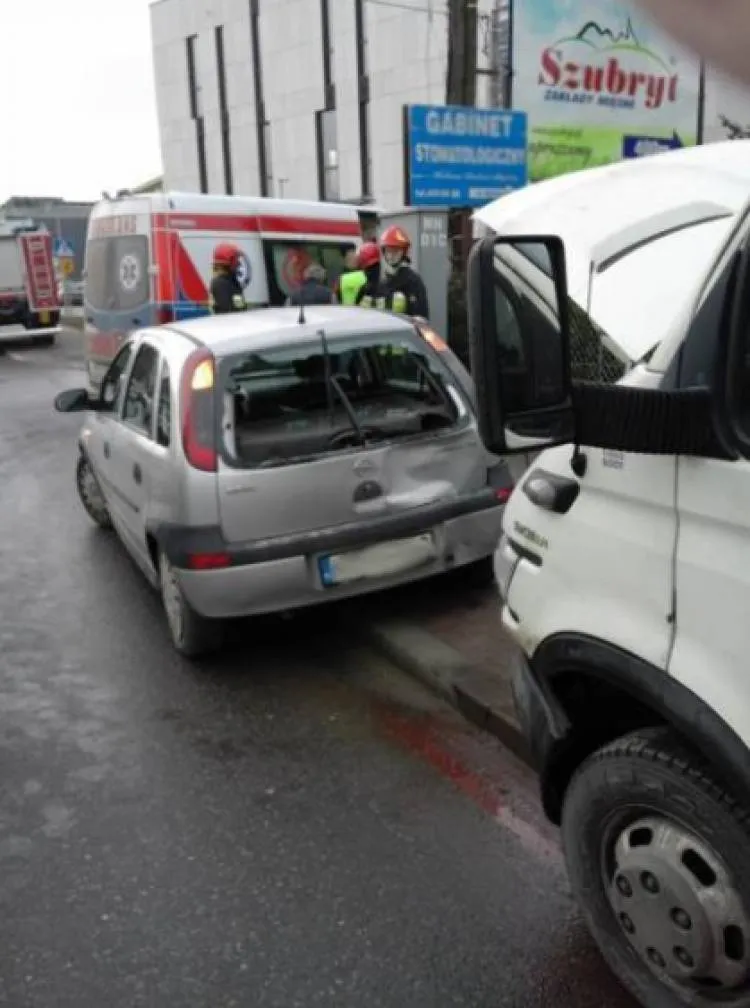 Ciężarówka najechała na samochód osobowy