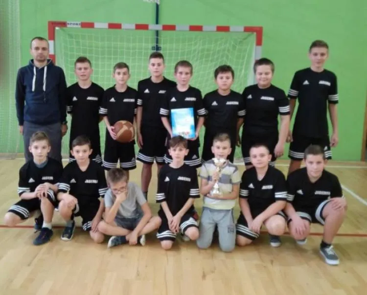W Korzennej rozegrano zawody w mini-koszykówce chłopców