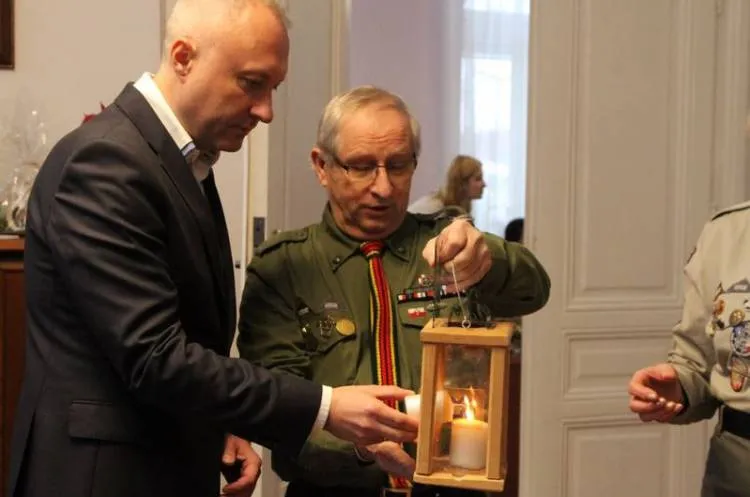 Betlejemskie Światełko Pokoju dotarło do Ratusza