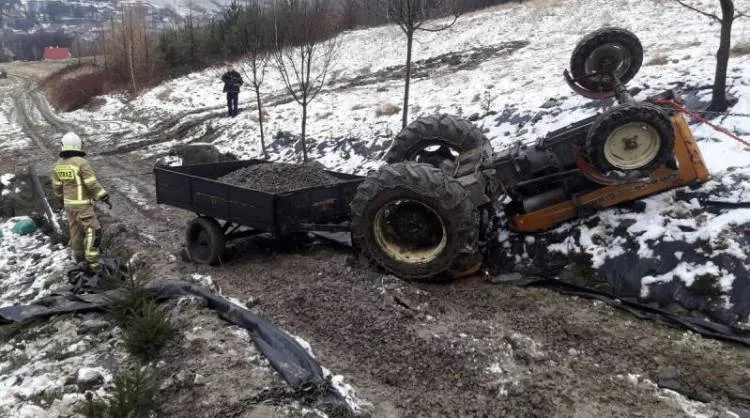 Ciągnik rolniczy przygniótł mężczyznę