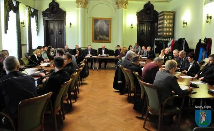 Rozmowy o bezpieczeństwie w czasie ferii zimowych w sądeckim ratuszu
